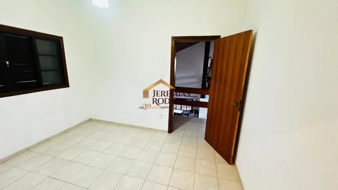 Casa para locação e venda no bairro Jardim Residencial Doutor Lessa em  Pindamonhangaba/SP. - foto 12