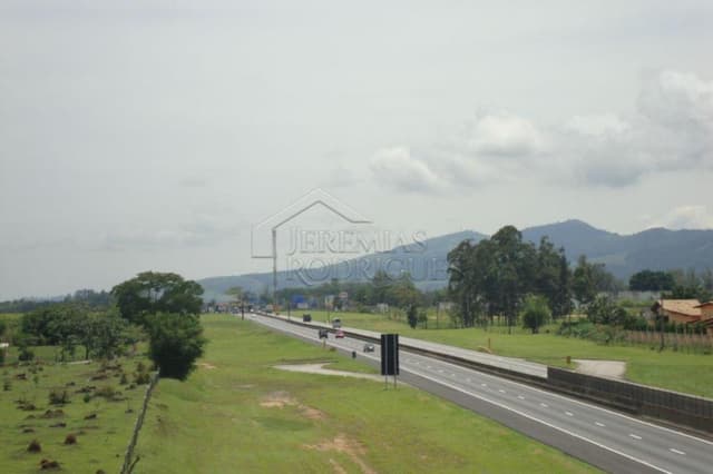 Área rural à venda com 123.247 m² no bairro Jardim Regina em Pindamonhangaba/SP. — foto 1