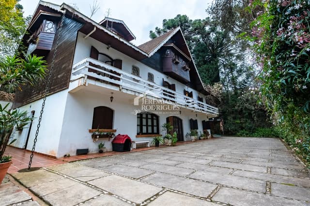 Casa à venda no  Recanto das Araucárias em Campos do Jordão/SP. — foto 1