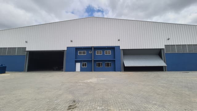 Galpão para locação com 3.900 m² no bairro Santa Luzia, na rodovia pres. Dutra em Caçapava/SP.  