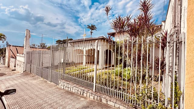 Casa à venda e locação no bairro Jardim Boa Vista em Pindamonhangaba/SP. — foto 1