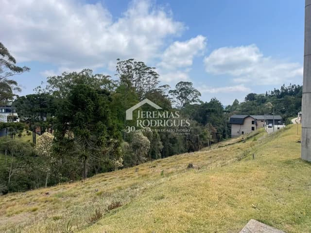 Terreno à venda no Condomínio Reserva Figueiredo em Campos do Jordão/SP. — foto 1
