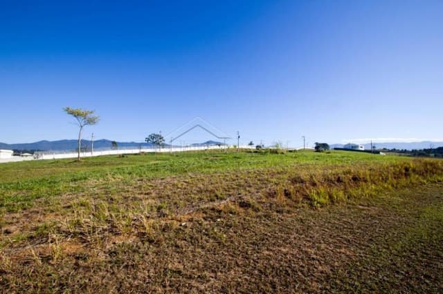 Terreno à venda no Condomínio Village da Serra em Tremembé/SP.