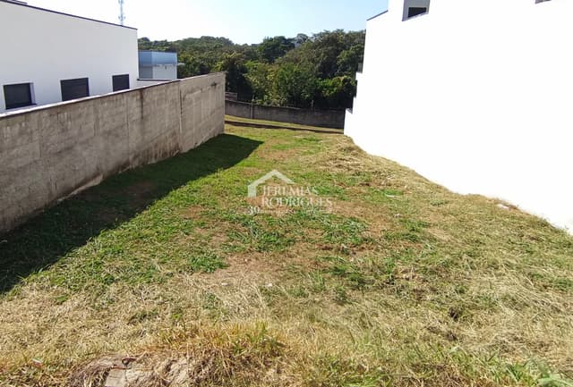 Terreno à venda com 332 m² no Condomínio Parque das Araucárias, em Tremembé/SP. — foto 1