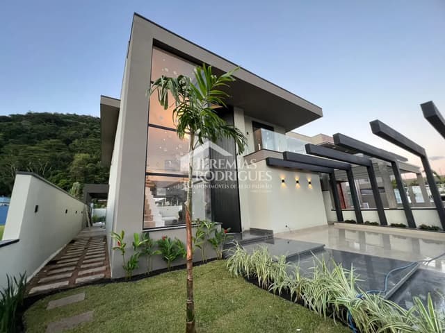 Casa à venda no Condomínio Costa Nova Residence Club em Caraguatatuba/SP. — foto 1