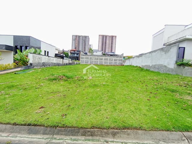 Terreno à venda com 451 m² no Condomínio Monte Carlo em São José dos Campos/SP. — foto 1