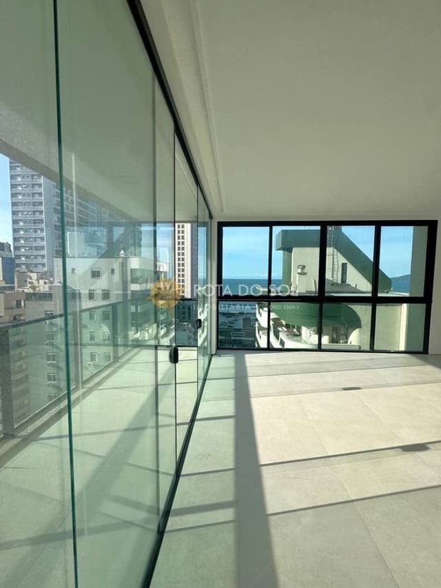 Aalborg Residence apartamento com 3 suítes e 2 vagas na Meia Praia — foto 1
