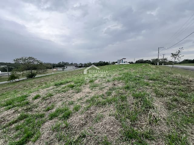 Terreno à venda no Condomínio Village da Serra em Tremembé/SP. — foto 1