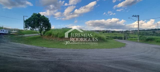 Terreno à venda no Condomínio Village da Serra em Tremembé/SP.