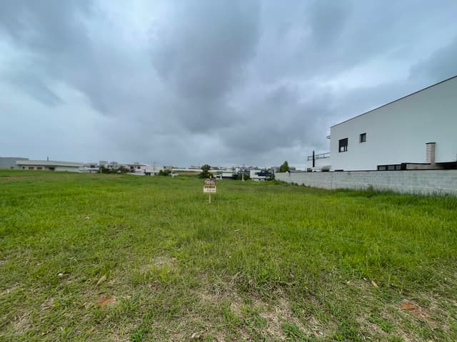 Terreno à venda com 630 m² no Condomínio Village II em Pindamonhangaba/SP.  — foto 1