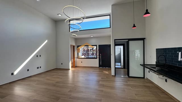 Casa à venda no Condomínio Residencial Laguna em Pindamonhangaba/SP. — foto 1
