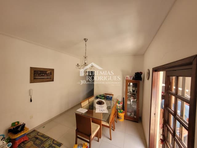 Casa à venda no bairro Parque São Domingos em Pindamonhangaba/SP. — foto 1