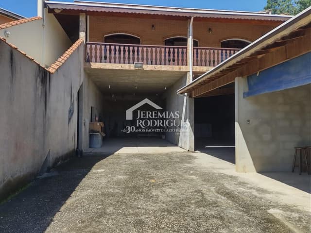 Casa à venda no centro em Natividade da Serra/SP. — foto 1