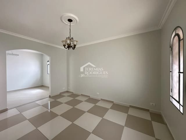 Casa para locação no bairro Jardim Garcez em Taubaté/SP.  — foto 1