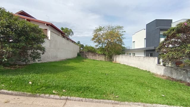 Terreno à venda com 407 m² no Condomínio Reserva dos Lagos e Pindamonhangaba/SP. — foto 1