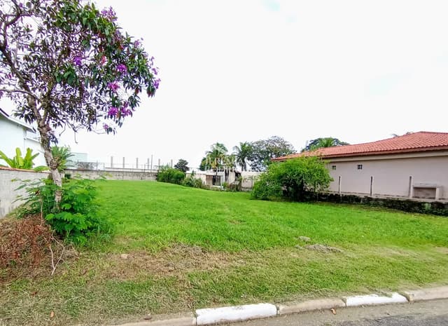 Terreno à venda no Condomínio Village Paineiras em Pindamonhangaba/SP. — foto 1