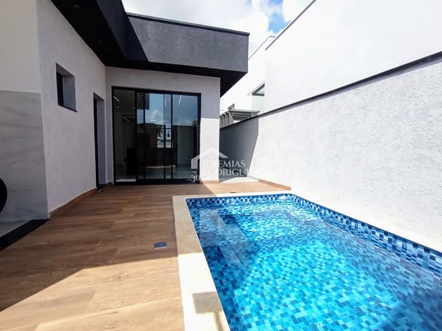 Casa à venda no Condomínio Ouro Ville em Taubaté/SP.
