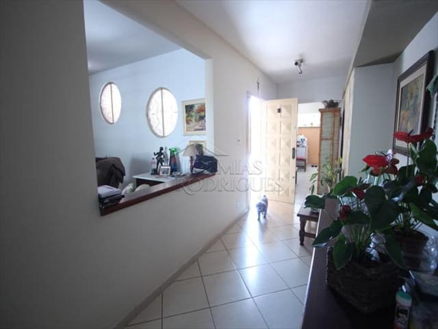 Casa à venda no bairro Vila Jaboticabeira em Taubaté/SP. — foto 1