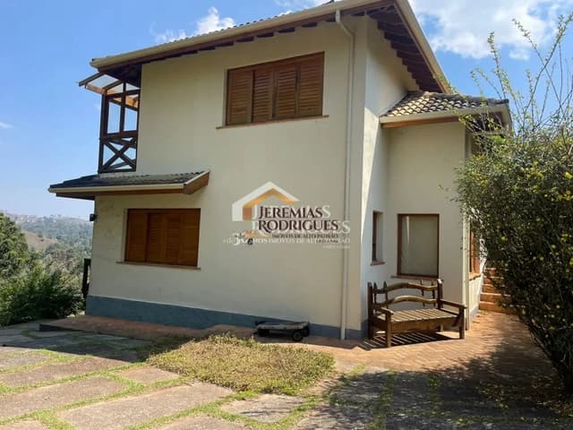 Casa à venda no Condomínio Florestal Clube em Campos do Jordão/SP. — foto 1