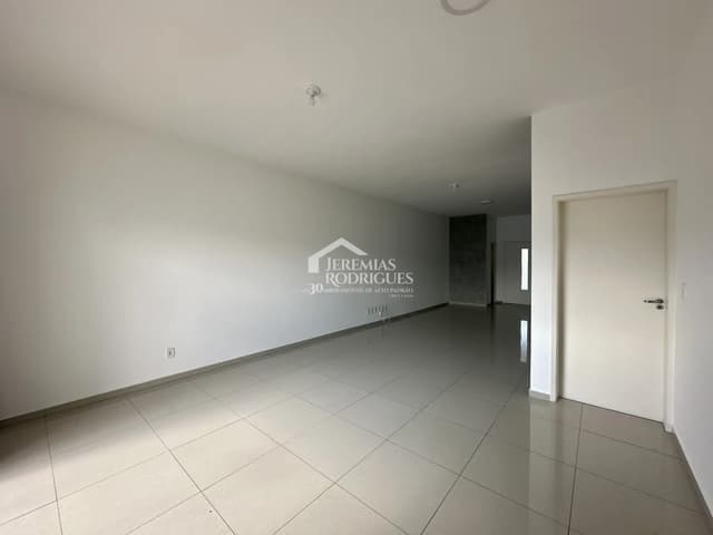 Casa para venda com 3 dormitórios no Condomínio Campos Do Conde I em Tremembé/SP - foto 2