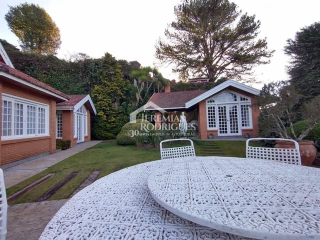 Casa à venda no Condomínio Residencial Jardim Véu da Noiva em Campos do Jordão/SP. — foto 1
