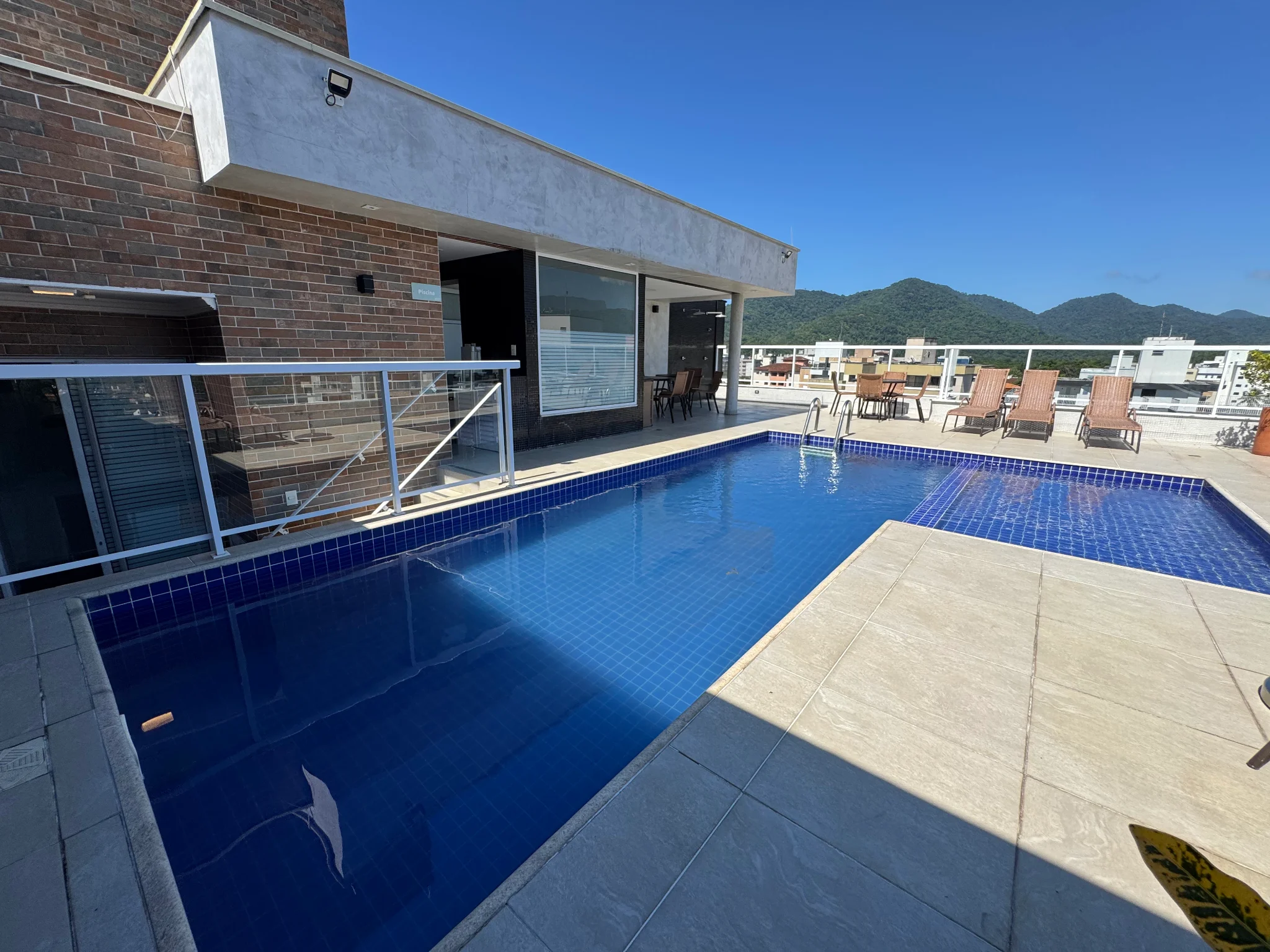 Cobertura à venda com 3 suítes, 177 m² no Condomínio Porto Damy em Ubatuba/SP. 