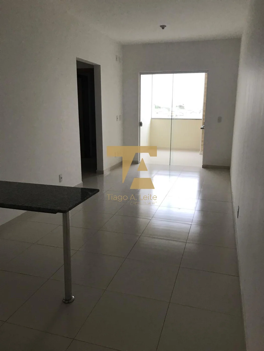 Apartamento no Edifício Embaúba em Pindamonhangaba com suíte e varanda gourmet