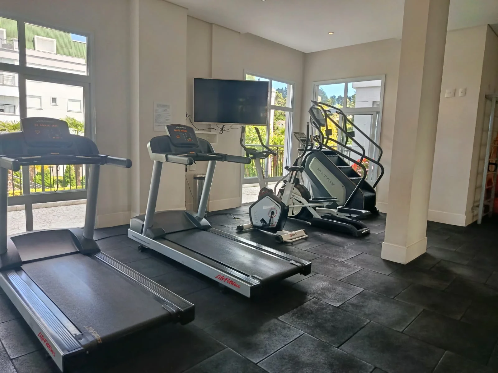 Apartamento à venda com 3 suítes no Edifício Le Premier em Campos do Jordão/SP. 