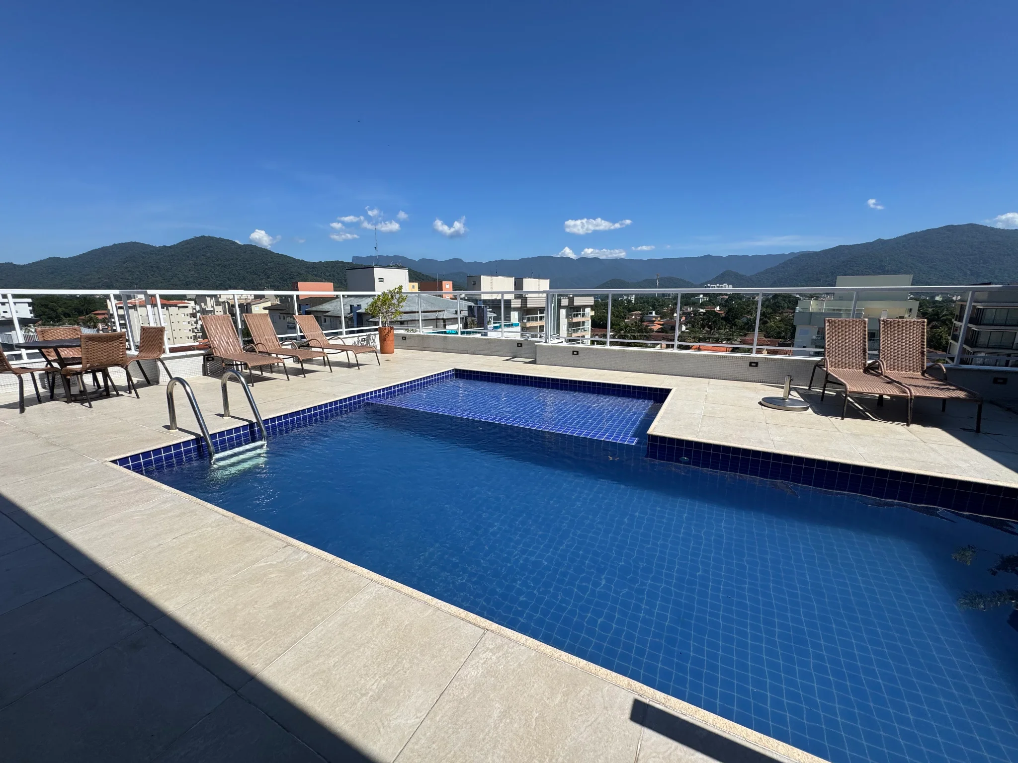 Cobertura à venda com 3 suítes, 177 m² no Condomínio Porto Damy em Ubatuba/SP. 