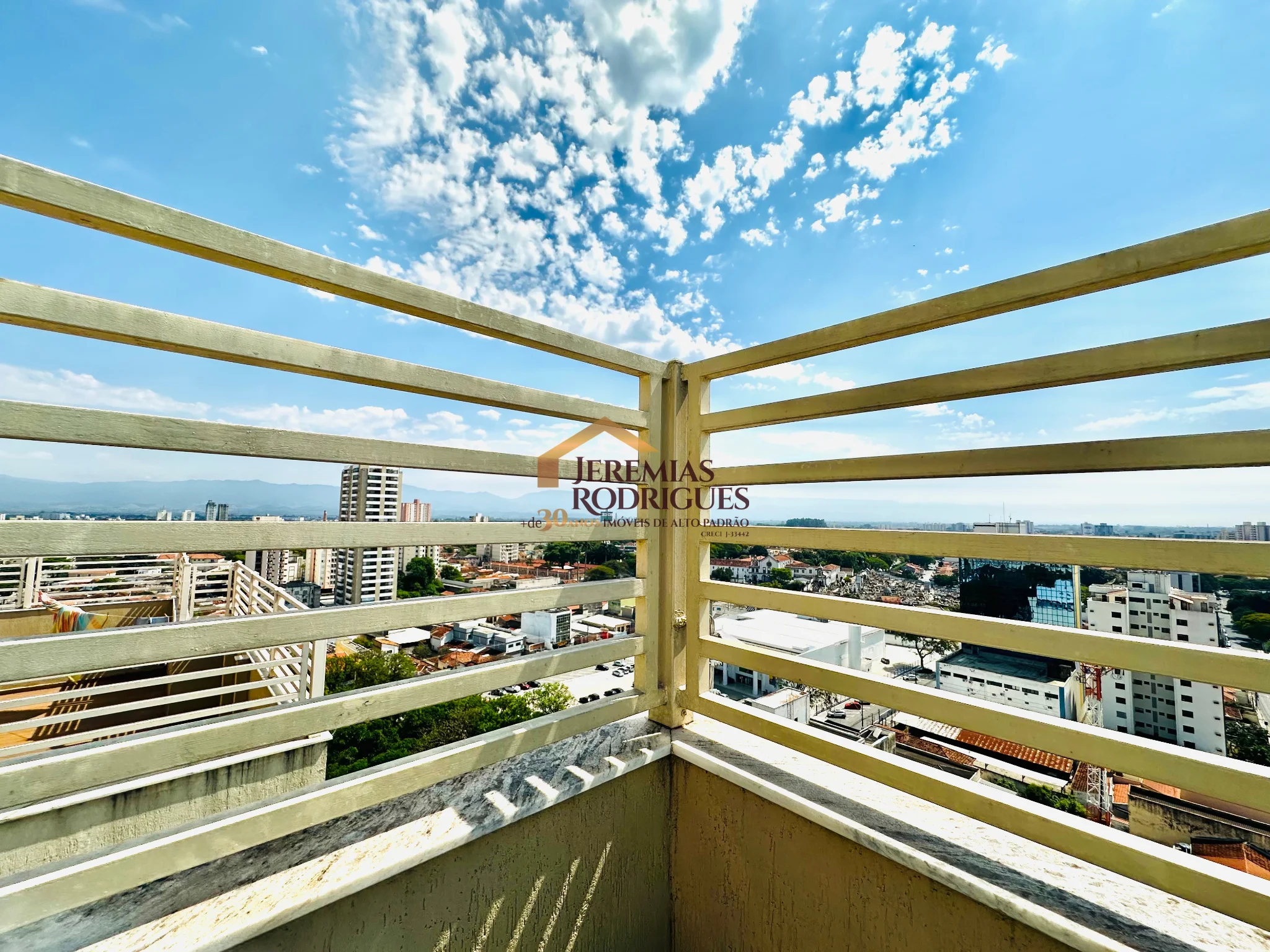 Apartamento para locação e venda no Edifício Solar Vicente Giffoni em Taubaté/SP.