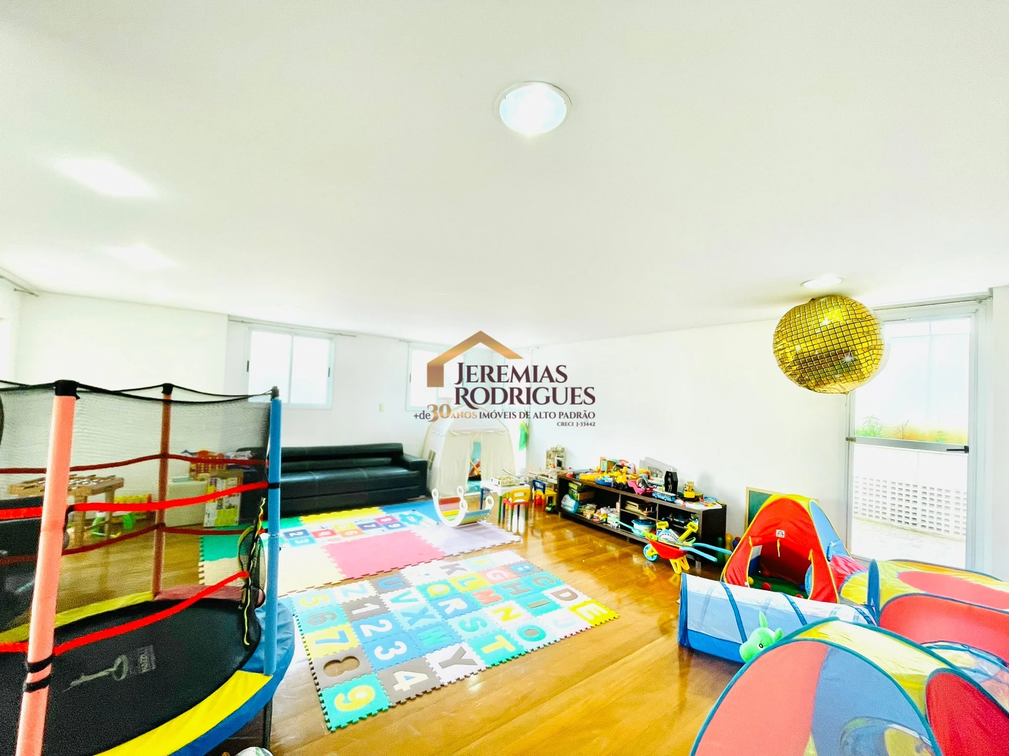 Apartamento à venda no Condomínio Lumiere em Taubaté/SP.