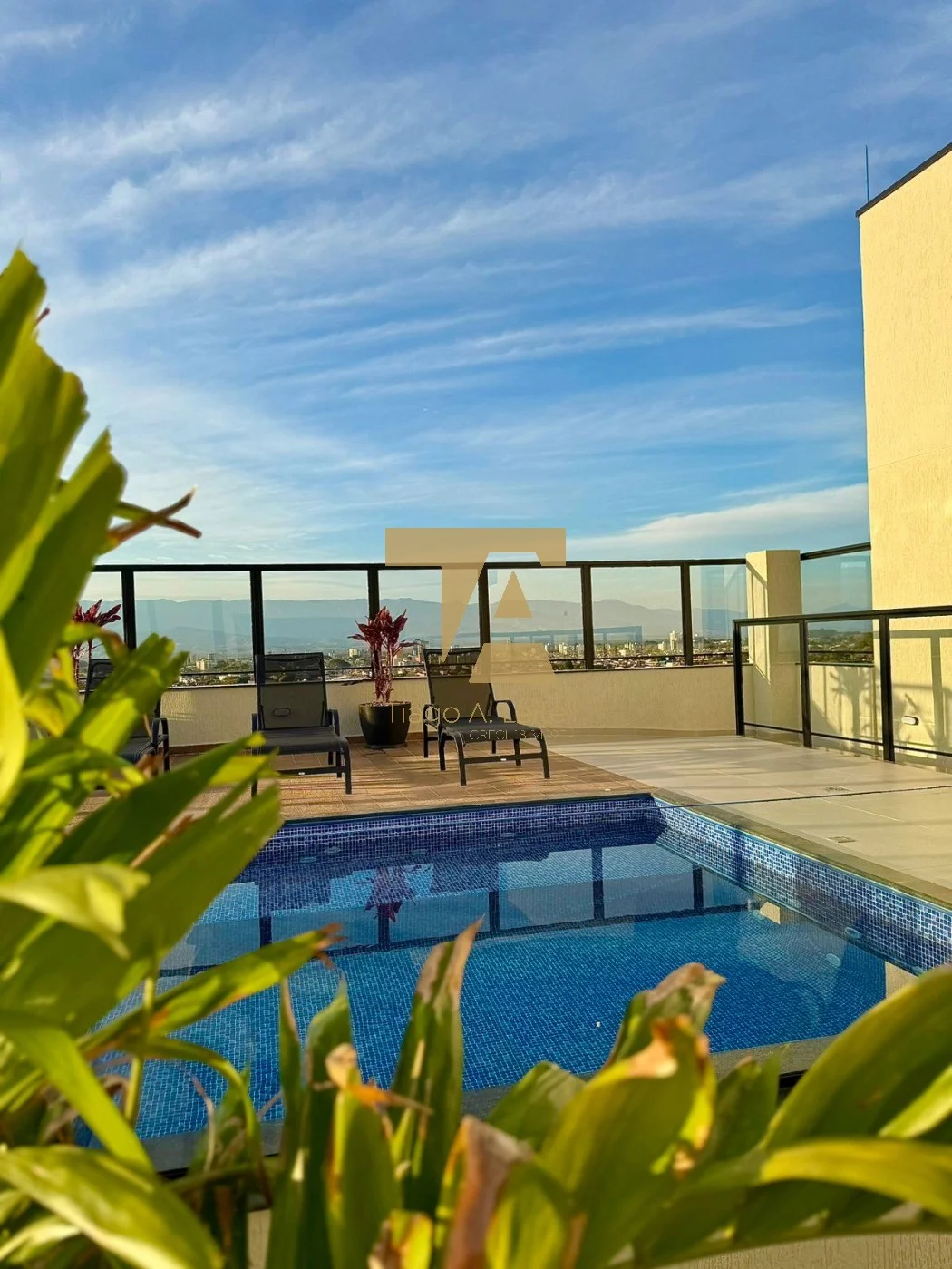 Apartamento no Edifício Santiago em Pindamonhangaba com localização privilegiada