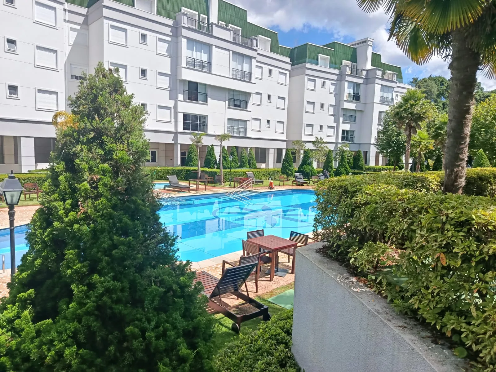 Apartamento à venda com 3 suítes no Edifício Le Premier em Campos do Jordão/SP. 