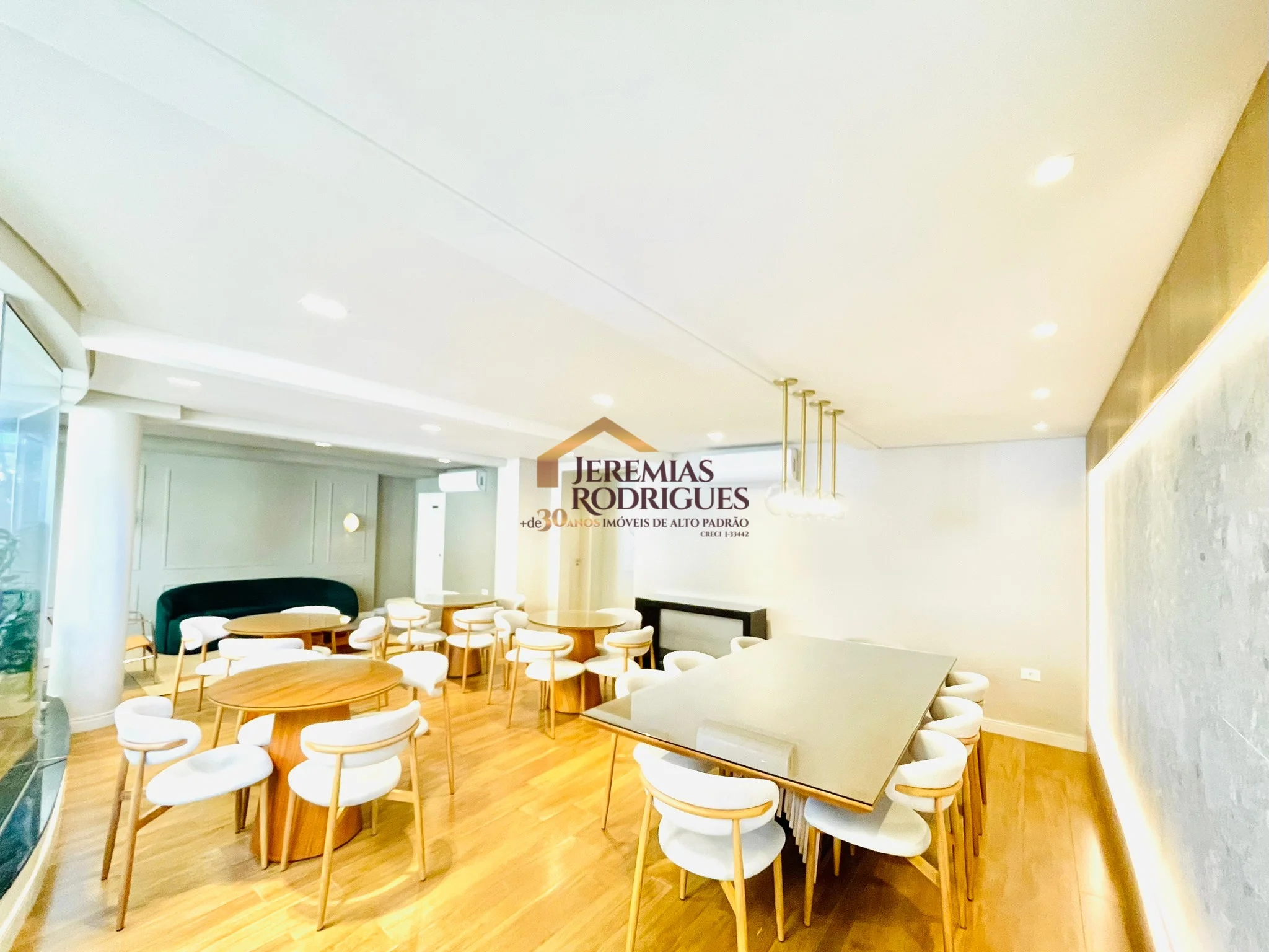 Apartamento à venda no Condomínio Lumiere em Taubaté/SP.