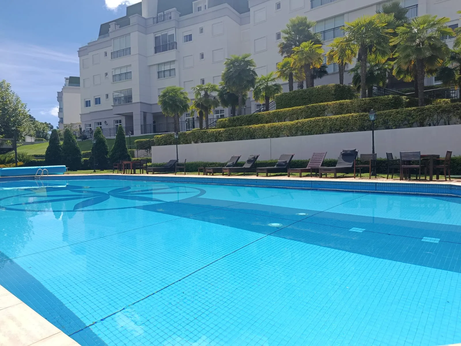 Apartamento à venda com 3 suítes no Edifício Le Premier em Campos do Jordão/SP. 