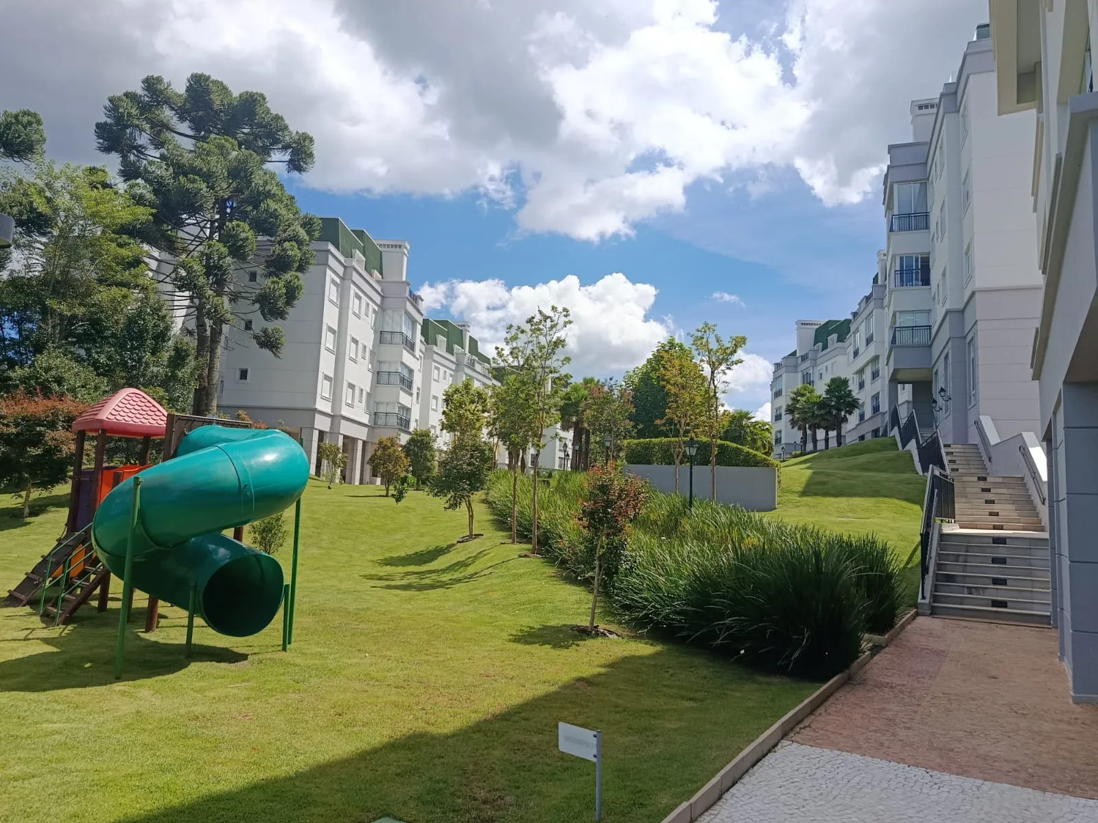 Apartamento à venda com 3 suítes no Edifício Le Premier em Campos do Jordão/SP. 