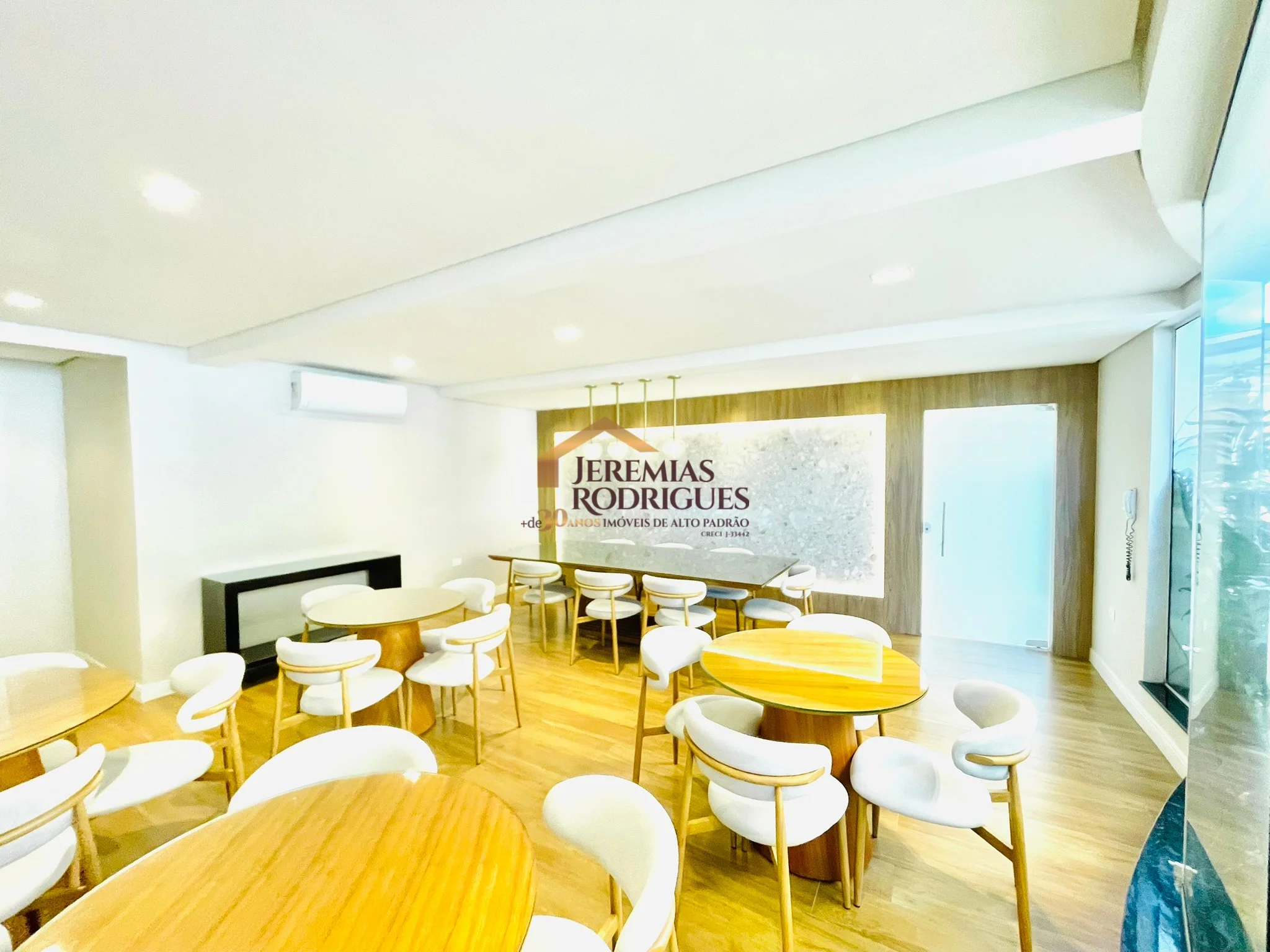 Apartamento à venda no Condomínio Lumiere em Taubaté/SP.