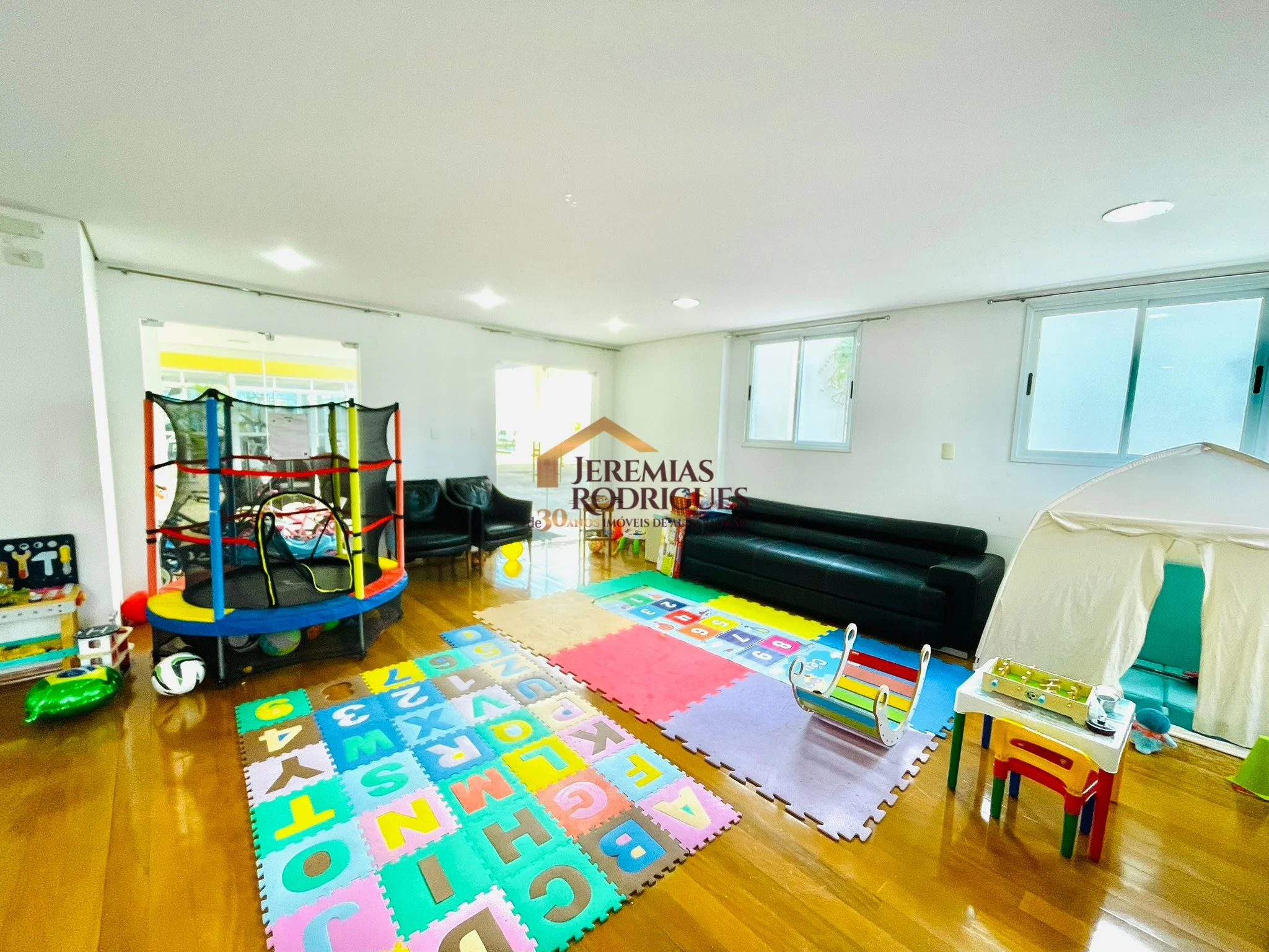 Apartamento à venda no Condomínio Lumiere em Taubaté/SP.