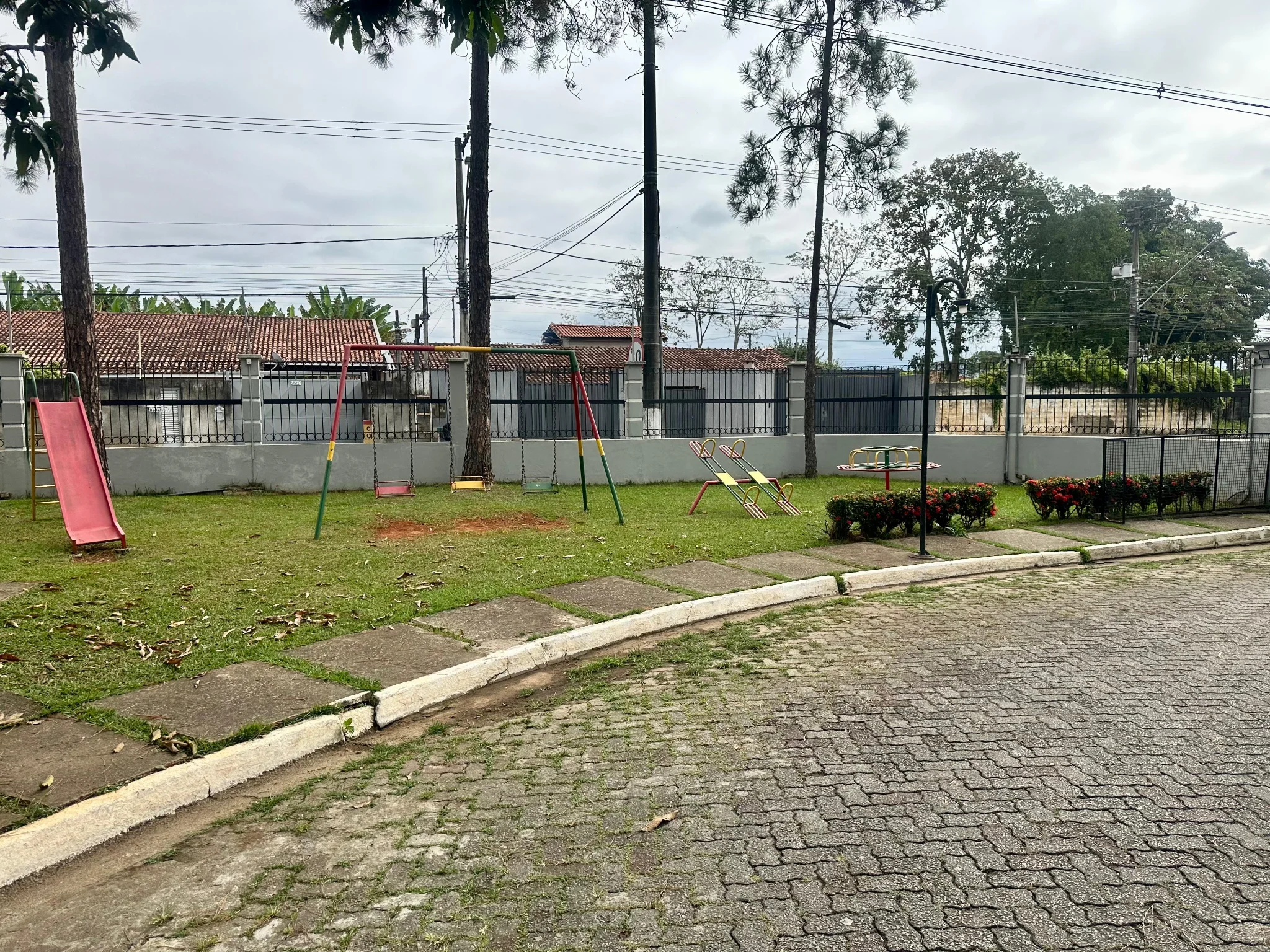 Casa com 3 dormitórios disponível para locação no Condomínio Bosque dos Pássaros em Tremembé/SP