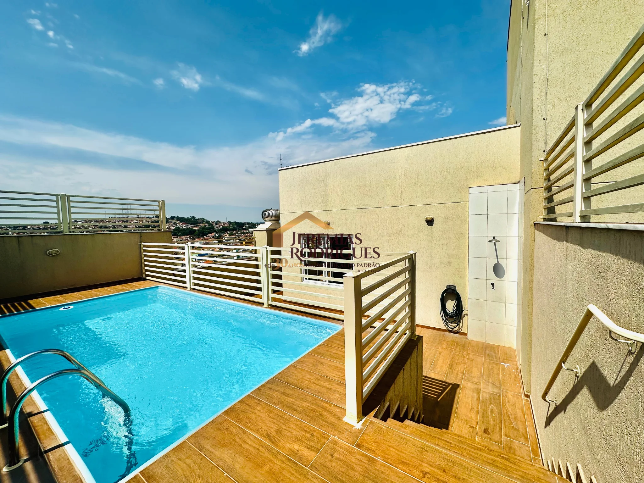 Apartamento para locação e venda no Edifício Solar Vicente Giffoni em Taubaté/SP.
