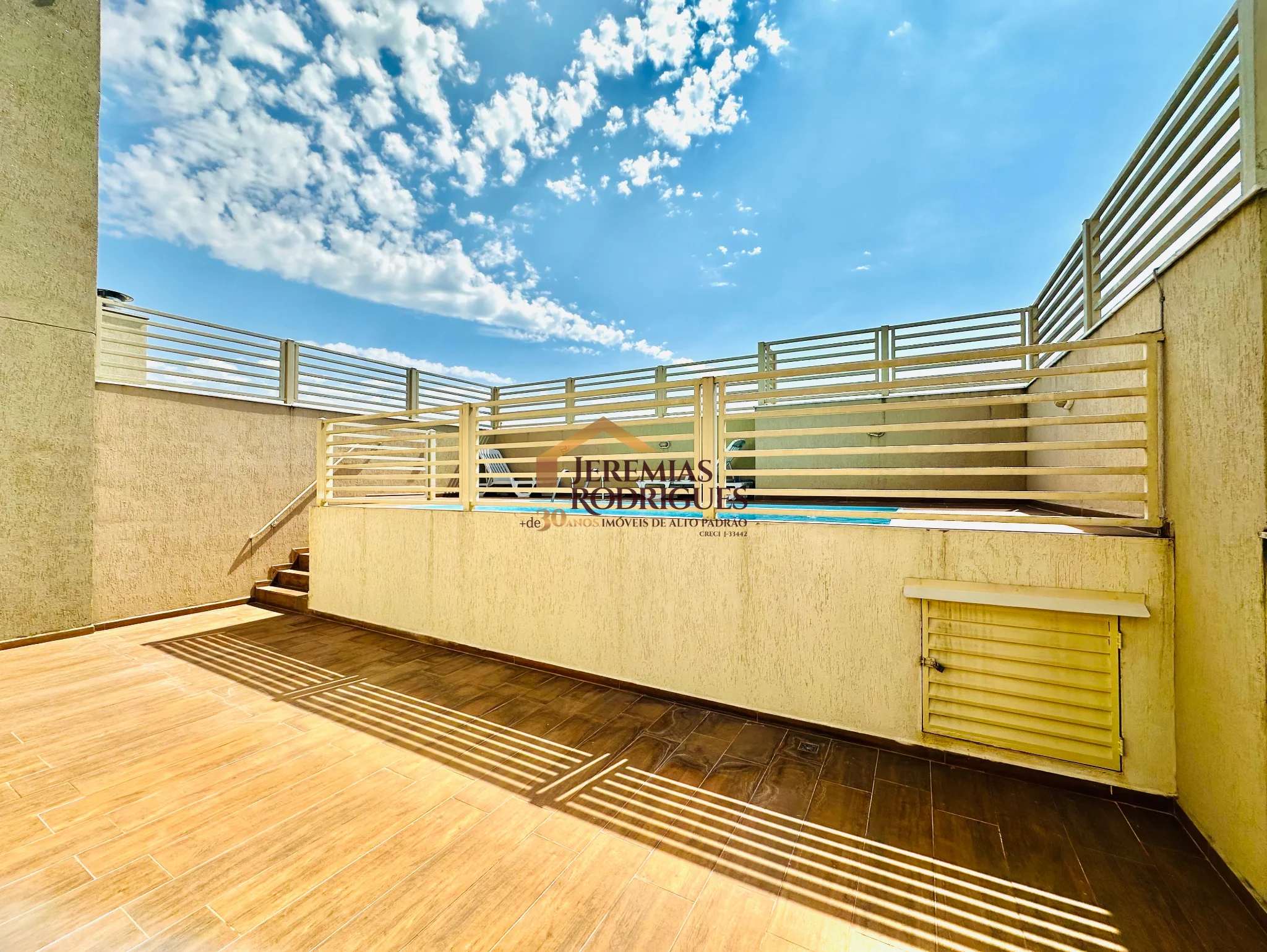 Apartamento para locação e venda no Edifício Solar Vicente Giffoni em Taubaté/SP.