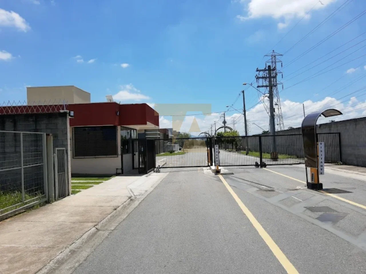 Casa térrea moderna com ilha gourmet à venda no Condomínio Laguna Residencial em Pindamonhangaba/SP