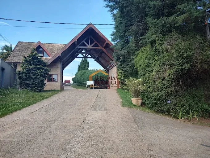 Casa à venda no Condomínio Pedra do Fogo em Campos do Jordão/SP.
