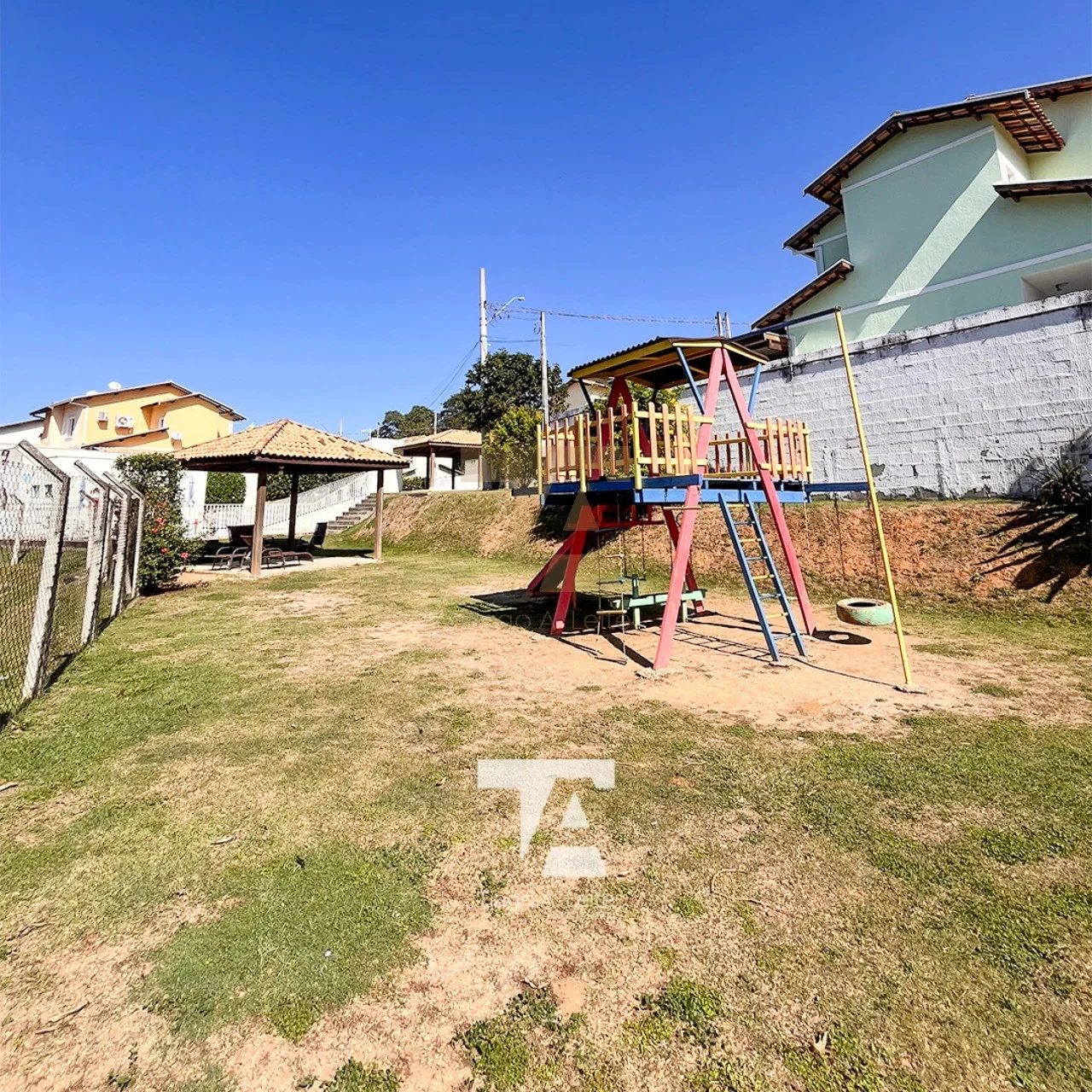 Casa nova com 3 dormitórios à venda em condomínio fechado no Jardim Cristina em Pindamonhangaba/SP