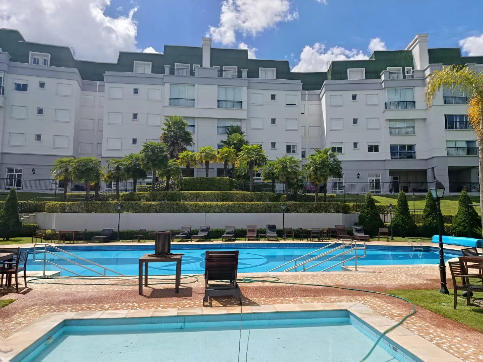 Apartamento à venda com 3 suítes no Edifício Le Premier em Campos do Jordão/SP. 