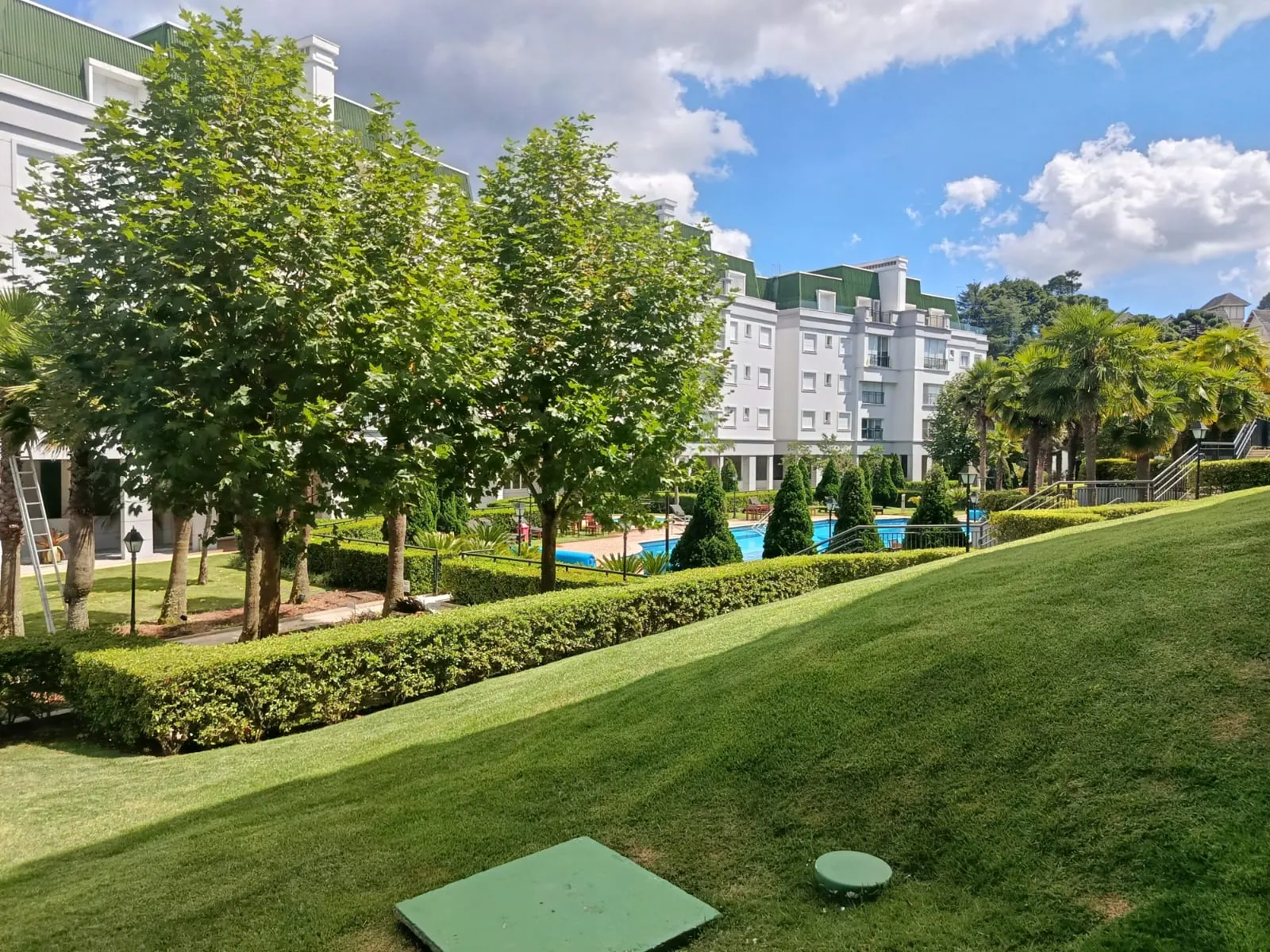 Apartamento à venda com 3 suítes no Edifício Le Premier em Campos do Jordão/SP. 