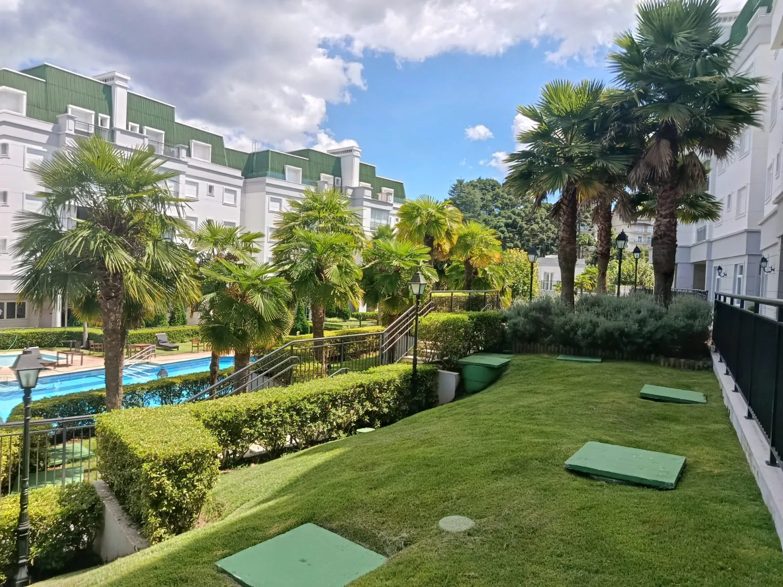 Apartamento à venda com 3 suítes no Edifício Le Premier em Campos do Jordão/SP. 