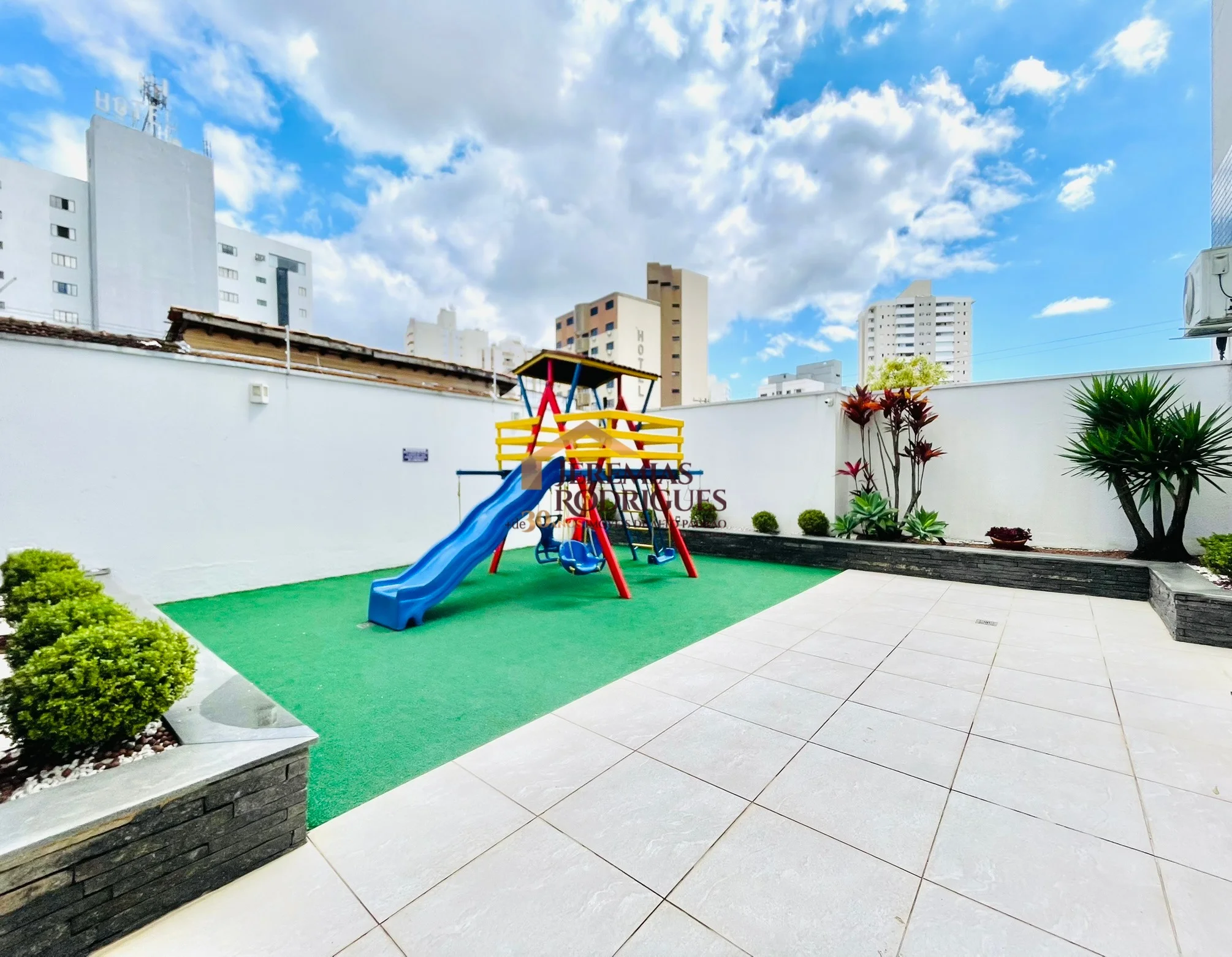 Apartamento para locação no Edifício Itacaré em Taubaté/SP.