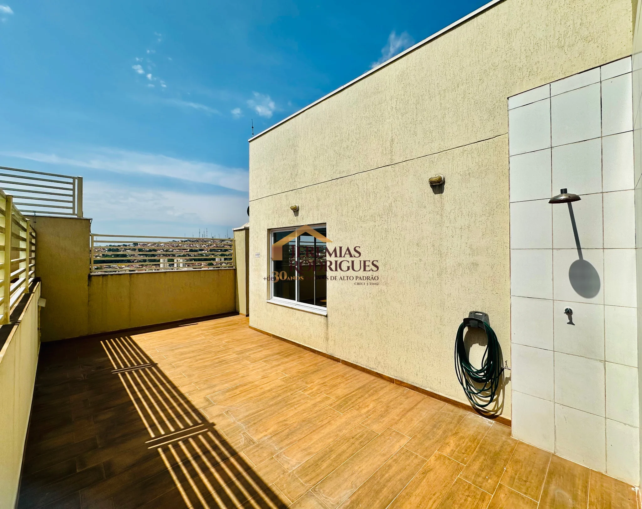 Apartamento para locação e venda no Edifício Solar Vicente Giffoni em Taubaté/SP.