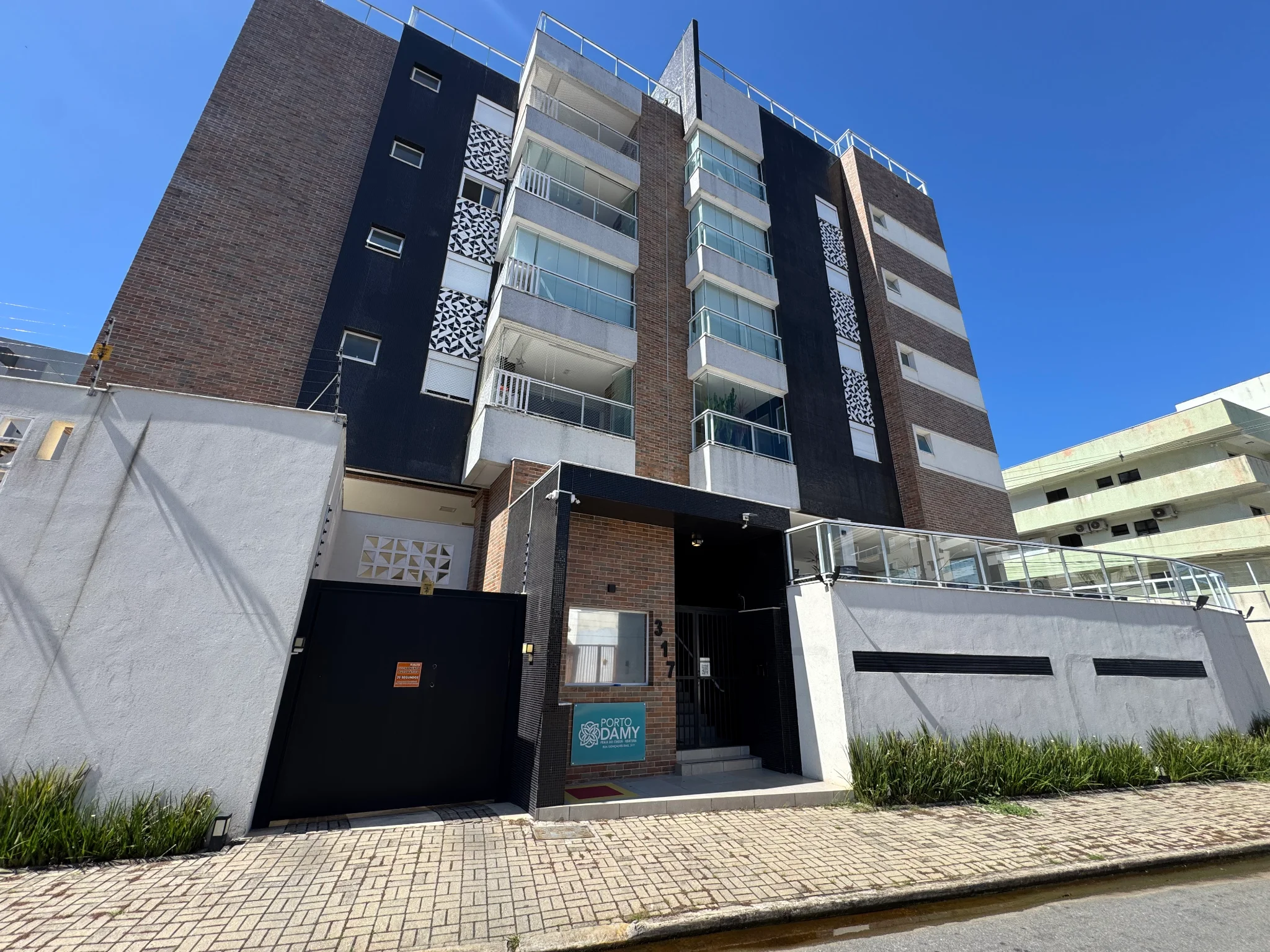 Cobertura à venda com 3 suítes, 177 m² no Condomínio Porto Damy em Ubatuba/SP. 